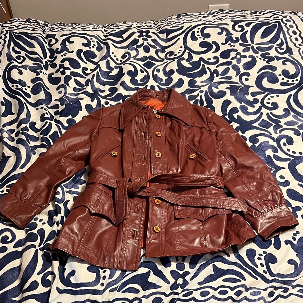 Vintage Women's Burgundy Leather Jacket from the 1970’s